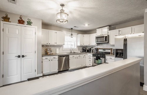 Southern Homes House | A King Size Bed Home in Indianapolis
