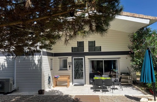 Saint-Germain-dEsteuil House | A LA Belle Etoile Maison Climatisee