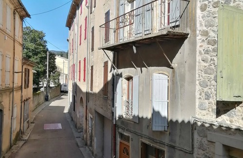 Lasalle House | A large house, close to the river, to accommodate all the children!