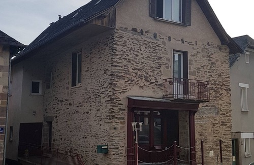 Allassac House | A little corner of paradise in old Allassac