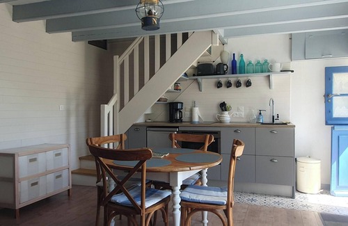 La Trinite-sur-Mer House | A lot of charm for this small house in very quiet dead-end