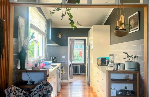 Dromana House | A lovely boutique home with big garden and sea views