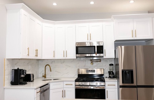 East New York House | A lovely nice building, peaceful, brand new house with furniture, welcoming!n
