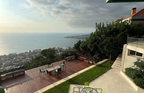 Haret Sakher Villa | A luxurious and spacious villa with a beautiful view to the Mediterranean Sea