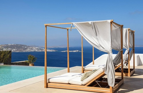 Tourlos Villa | A Luxurious Retreat with sea view in Mykonos!