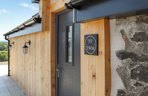 Criccieth Cottage | A luxury cottage with private Hot Tub and stunning countryside views.
