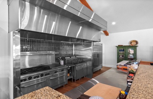 Graham House | A Magical Place, Sleeps 8, Hot tub/Fire Pit,Pool