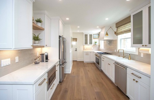 Marina District Apartment | A+ Marina/Cow Hollow location! Highly walkable & great Live/Work space w/parking
