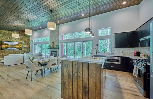 Narrowsburg House | A Modern Escape: 3-bed Contemporary on 5+ acres <1 Mile from the Delaware River.