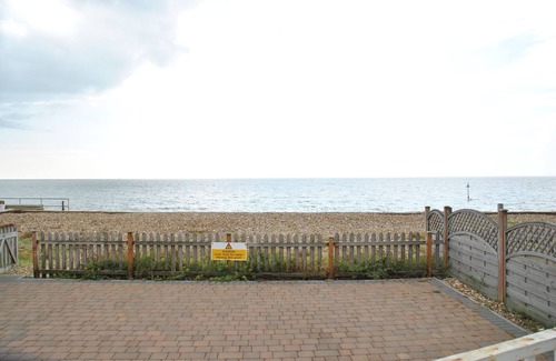 Selsey House | A Modern Stylish House Designed To Fully Enjoy Its Wonderful Seafront Position
