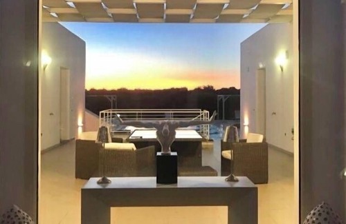 Sava Villa | A modern villa set between Sava and Campomarino in a peaceful private setting.