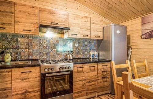 Blanki House | A modern wooden cottage near the lake awaits you.