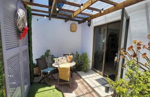 West Beach House | A nestled retreat to create memories
