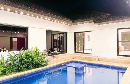 Bang Sare Villa | A nice and quiet villa in chonburi. Close to Bangsare beach. (Pet friendly)