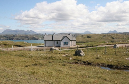 Clachtoll Cottage | A pretty detached single storey cottage set in its own grounds.
