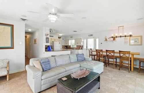 South Nags Head House | A Pearl in the Oyster | 100 ft to the beach | Hot Tub and Dog Friendly