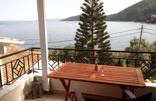 Mikros Gialos Apartment | A penthouse suite in Eptanisa Hotel