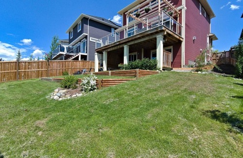 Cochrane House | A place full of character and charm-Gateway to Canadian Rockies