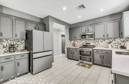 Coachella House | A Place to Enjoy the Sun. Family Friendly Space and Beautiful Mountain Views!