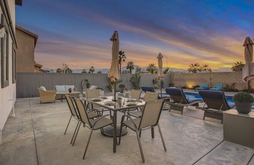 Coachella House | A Place to Enjoy the Sun. Family Friendly Space and Beautiful Mountain Views!