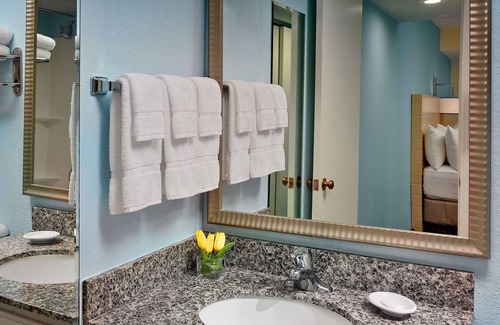 Westlake Hotel | A Place You'll Surely Enjoy! 2 Convenient Units, Free Parking, Pets Allowed