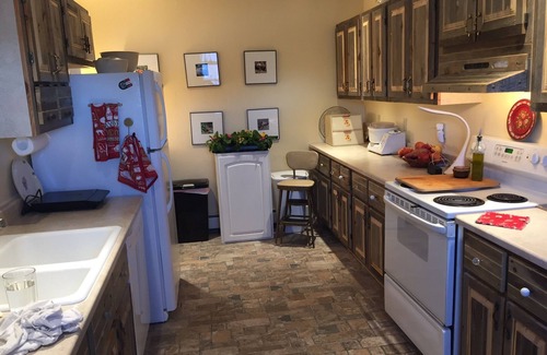 Gordon House | A PRAIRIE BUNGALOW !