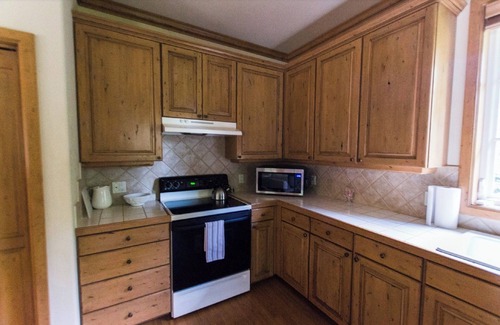 Hailey Cottage | A quaint cottage in the woods. Close to world class ski resort, Sun Valley.