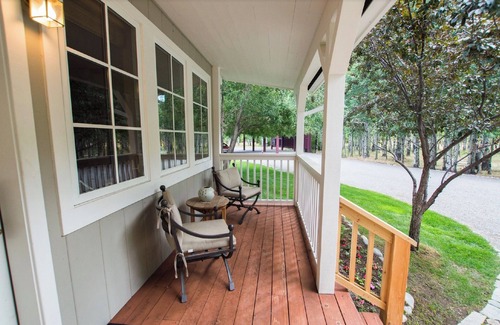 Hailey Cottage | A quaint cottage in the woods. Close to world class ski resort, Sun Valley.