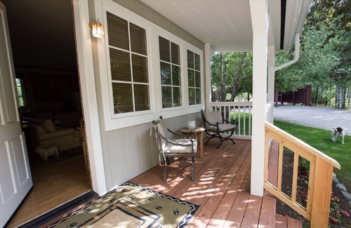 Hailey Cottage | A quaint cottage in the woods. Close to world class ski resort, Sun Valley.