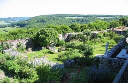 Flavigny-sur-Ozerain House | A quiet and comfortable house in a burgundy's medieval village