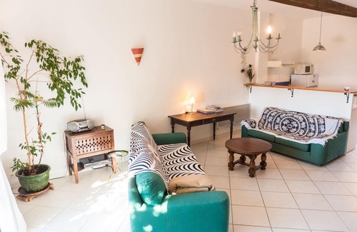 Murviel-les-Beziers Cottage | A quiet cottage with swimming pool in vineyard