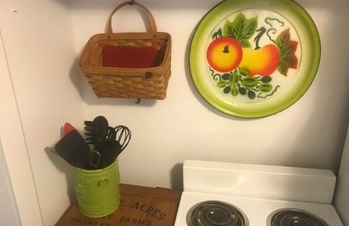 Pultneyville Cottage | A quiet cottage in a historic town, near boating, fishing & dining - SLEEPS 4.