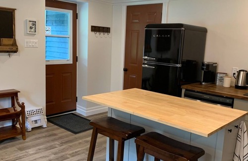 Dunfield Apartment | A quiet retreat, conveniently located near the historic part of Trinity!