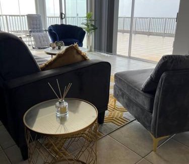La Mercy Apartment | A quintessential work-relax space