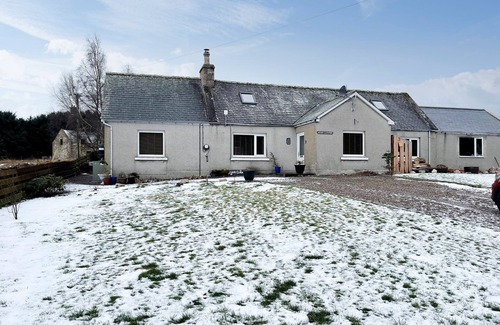 Ballindalloch Cottage | A real gem of a cottage, set down a quiet road in the heart of Whisky Country.