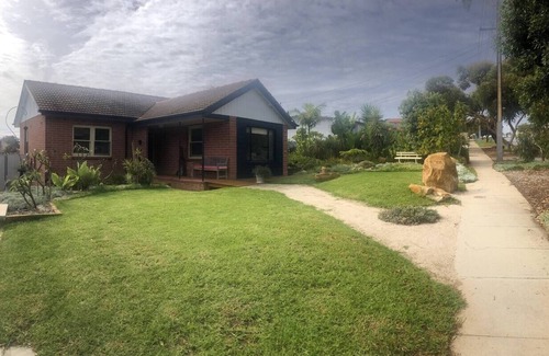 Christies Beach House | A Relaxed Coastal Home. Pet-friendly!