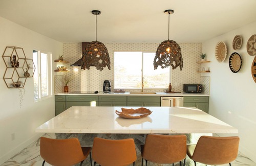 Landers House | A romantic and quiet getaway to enjoy endless skies and desert views.