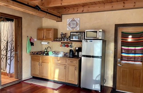 Mount Tremper House | A Romantic Escape, Woodstock Barn by A Stream with Hot Tub
