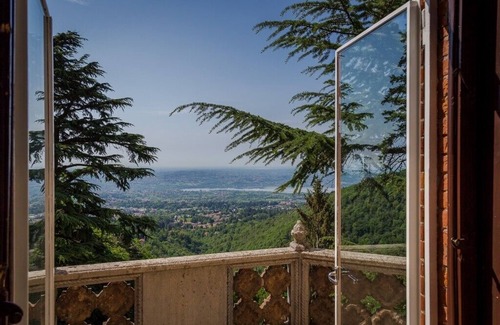 Aggregazione Rionale 4 Villa | A romantic experience in historic villa with private park at SacroMonte Varese