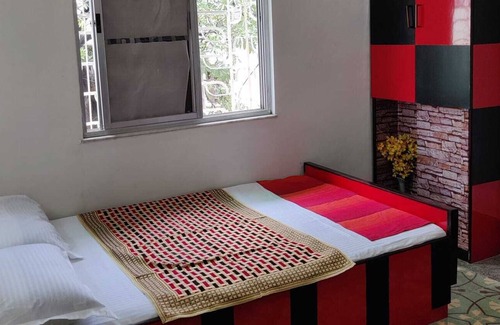 Park Street Apartment | A room with an homey atmosphere in the heart of the city of Joy!