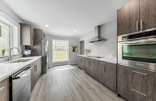 Mequon House | A Rustic Retreat w Heated Pool