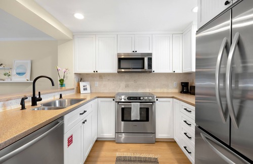 Bahama Village House | A SALTWATER REMEDY ~ 2 BR/2.5 Ba Townhome Truman Annex w/Shared Pool!