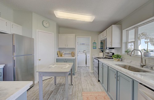 Severn House | A Sandy White Beach Retreat * NEAR WILLIAMSBURG*