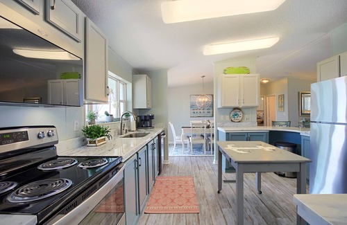 Severn House | A Sandy White Beach Retreat * NEAR WILLIAMSBURG*