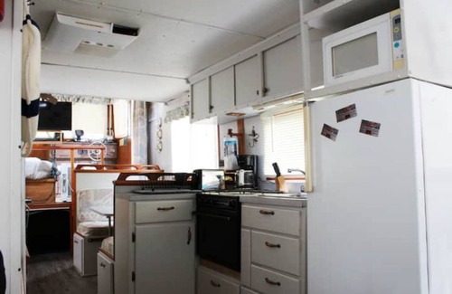 Bogalusa Boat Rental | A Shore Bet 36' Vintage Houseboat.