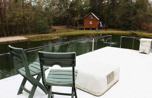 Bogalusa Boat Rental | A Shore Bet 36' Vintage Houseboat.