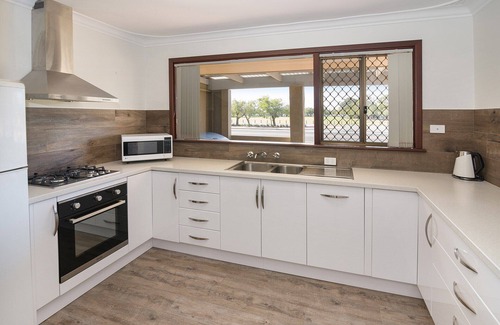West Busselton Villa | A Shore Thing- Located opposite Busselton Foreshore!