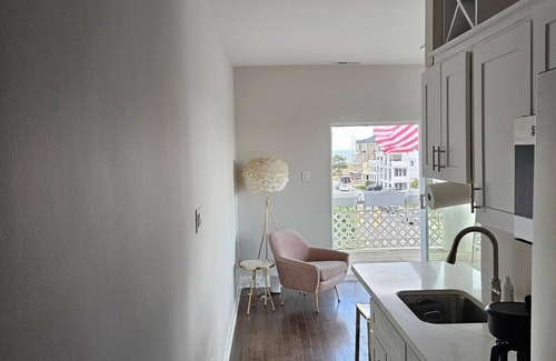 Ventnor City Condo | A simple and peaceful centrally-located Ocean View Condo in Ventnor.