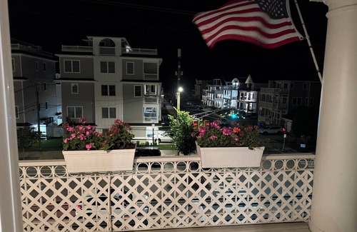 Ventnor City Condo | A simple and peaceful centrally-located Ocean View Condo in Ventnor.