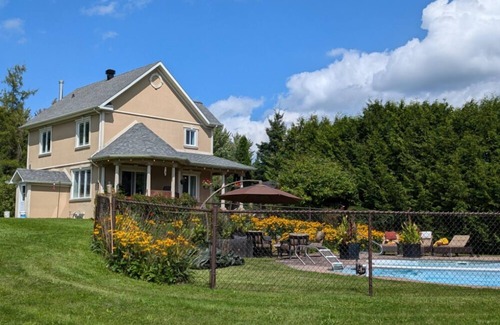 Sainte-Anne-de-la-Rochelle House | A slice of paradise offering you privacy, convenience, and tranquility, with all the amenities you c